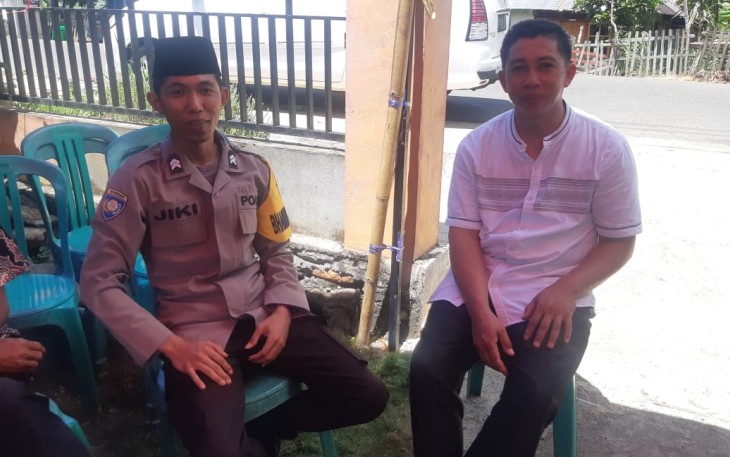 Peduli Antar Sesama, Bhabinkamtibmas Sambang Duka ke Rumah Warga yang Meninggal 