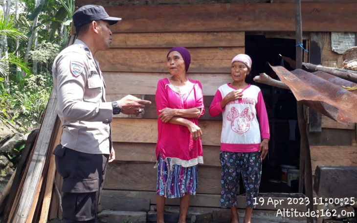 Bhabikamtibmas Polsek Kotapadang Sambangi Warga Binnannya 