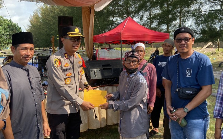 Kapores Mukomuko Berpartisipasi Dalam Wisata Amal di Pantai Abrasi Ipuh