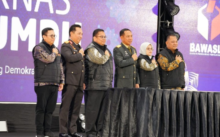 Panglima TNI Jenderal TNI Agus Subiyanto, S.E., M.Si. menghadiri deklarasi kampanye damai atau Rakornas Penegakan Hukum Terpadu (Gakkumdu) 2024, yang diselenggarakan oleh Bawaslu dan KPU, bertempat di Hotel Sahid, Jakarta Pusat, Senin (27/11/2023).