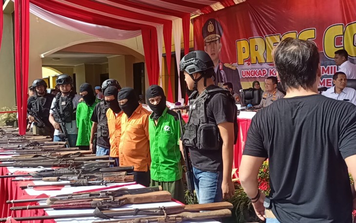 Tersangka dan barang bukti saat diamankan
