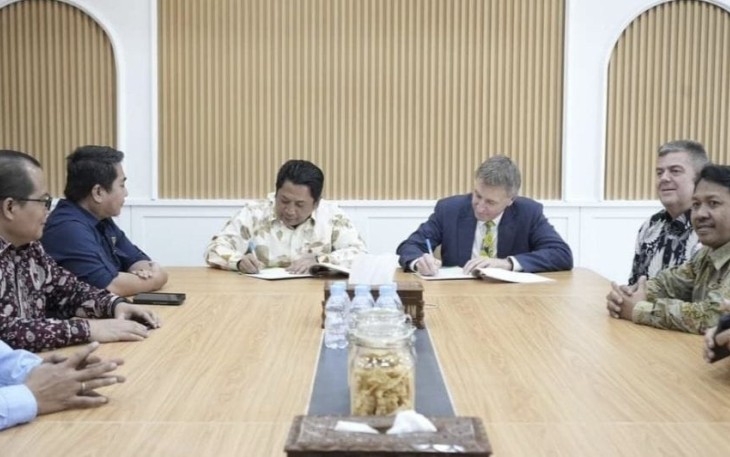 Pembaharuan Memorandum of Understanding (MoU) ini ditandatangani oleh Dirjen Pendidikan Islam, M Ali Ramdhani dan Rektor (Vice Chancellor and President) Central Queensland University (CQU) Australia, Nick Klomp.