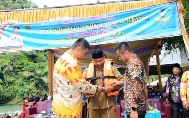 Bupati Labura saat Resmikan 6 Desa Wisata 