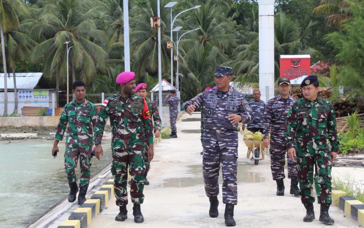KRI Posepa-870 Kunjungi Pulau Terluar di Utara Papua
