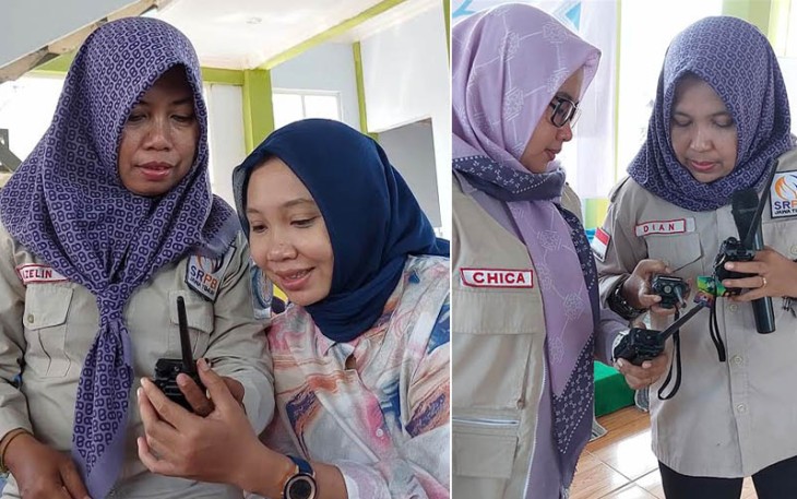 Srikandi Bencana Ketika Mengoperasikan HT