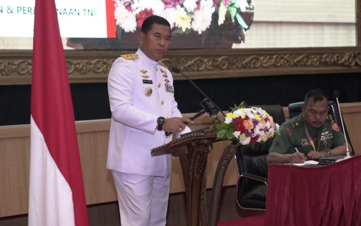 Asrenum Panglima TNI Laksda Hery Puranto, S.E., M.M, saat membuka Sosialisasi Kebijakan dan Perencanaan TNI Tahun 2023, bertempat di Aula Gatot Soebroto Mabes TNI, Cilangkap, Jakarta Timur, Rabu (9/8/2023).