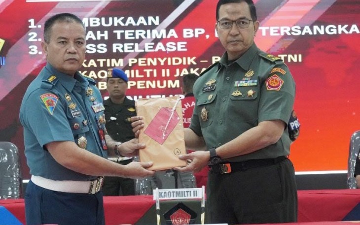 Penyerahan berkas perkara dan barang bukti yang berkaitan dengan Kasus Suap di Basarnas dengan Tersangka ABC diserahkan ke Otmilti II Jakarta.
