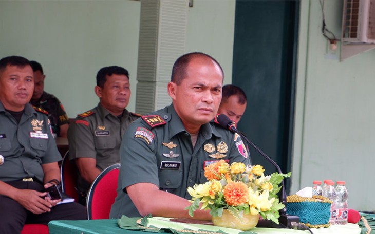 Dandim 0801/Pacitan Letkol Inf Roliyanto S.I.P.,M.I.P, saat berikan Jamdan kepada seluruh prajurit dan PNS yang berlangsung di Makodim Jl. Letjen Suprapto No. 42 Kab. Pacitan, Selasa (14/11/2023). 