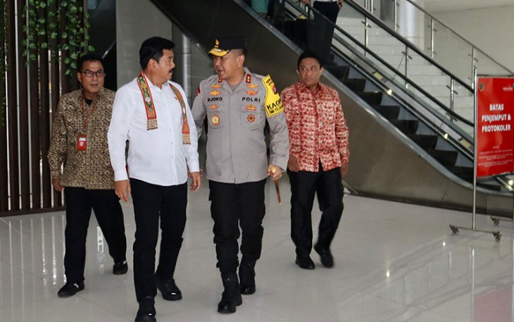 Kapolda Kalteng saat Sambut Kedatangan Menteri ATR/BPN.