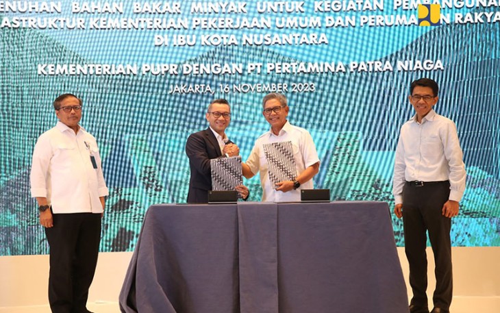 Penandatanganan Nota Kesepahaman dilakukan oleh Kepala Satgas Pelaksanaan Pembangunan Infrastruktur IKN Nusantara Danis H. Sumadilaga dengan Direktur Pemasaran Pusat dan Niaga PT Pertamina Patra Niaga Maya Kusmaya dan disaksikan oleh Sekretaris Jenderal Kementerian PUPR Mohammad Zainal Fatah di Park Hyatt, Jakarta, Kamis (16/11/2023).
