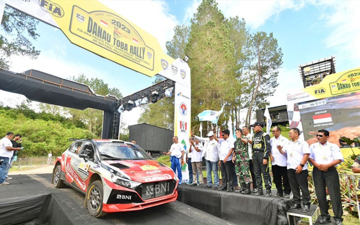 Bamsoet saat membuka Danau Toba Rally - Grand Final APRC 2023 di Kaldera Toba Nomadic Escape, Parapat Sumut, Jumat (24/11/23).
