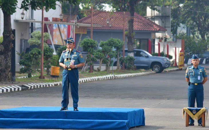 Danpuspenerbal dihadapan ratusan prajurit dan PNS pada Apel Gabungan yang digelar di Apron Fasharkan Pesud Puspenerbal, Pangkalan Udara TNl AL Juanda, Senin (27/11/2023) kemarin.