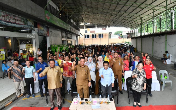 Gubernur Kepri Serahkan 1.200 Paket Sembako Untuk Masyarakat Batam