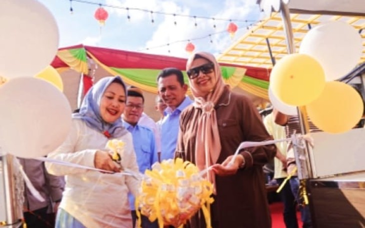 Peresmian selesainya revitalisasi Akau Potong Lembu dilakukan Ketua TP-PKK Provinsi Kepri Hj. Dewi Kumalasari Ansar dan Ketua DPRD Kota Tanjungpinang Hj. Yuniarni Pustoko Wenj yang disaksikan Gubernur Kepulauan Riau H. Ansar Ahmad dan PJ. Walikota Tanjungpinang Hasan bersama unsur Forkopimda Tanjungpinang pada Minggu (24/12)