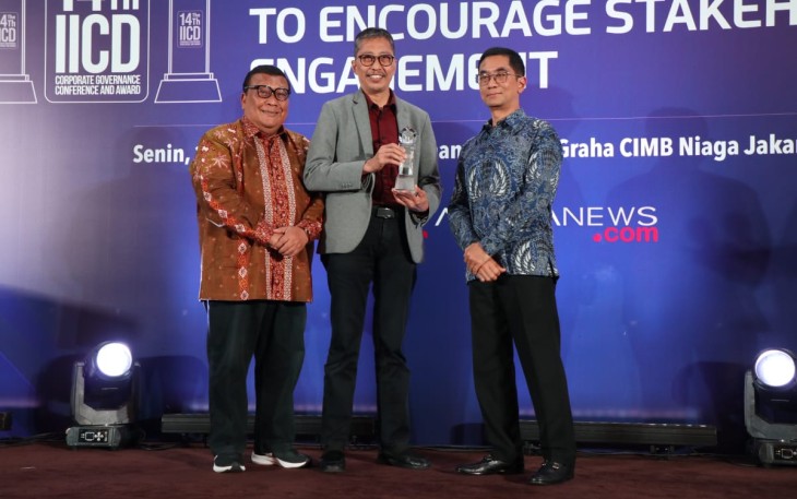 Direktur Utama Bank Jatim Busrul Iman yang didampingi oleh Corporate Secretary, Wioga Adhiarma Aji, di Financial Hall, Graha CIMB Niaga, Jakarta, Senin 18 September 2023.