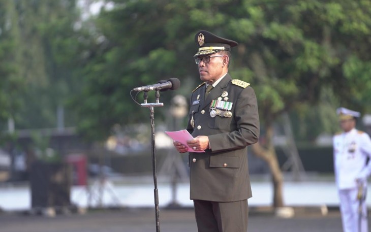 Aslog) Panglima TNI Mayjen TNI Yustinus Peristiwanto, S.T., saat menjadi Inspektur Upacara (Irup) pada peringatan Hari Ulang Tahun Ke-78 Republik Indonesia yang dilaksanakan di Mabes TNI, Cilangkap, Jakarta Timur, Kamis (17/8/2023) kemarin.