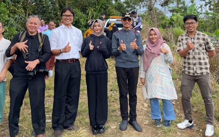 Pihak Universitas Muhammadiyah Sumatra Barat dan Pemkab Limapuluh Kota menggandeng Milenial berdarah Minang Alya Lawindo untuk mendukung dunia pelancongan Sumbar.