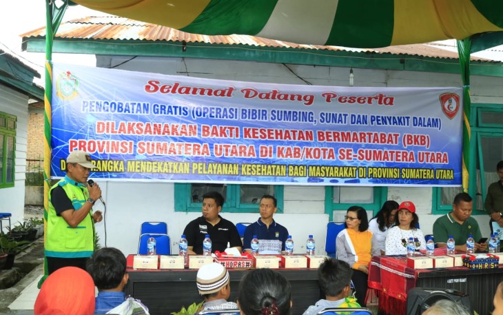 Layanan pengobatan gratis di Puskesmas Buhit, Kecamatan Pangururan, Jumat (23/6).