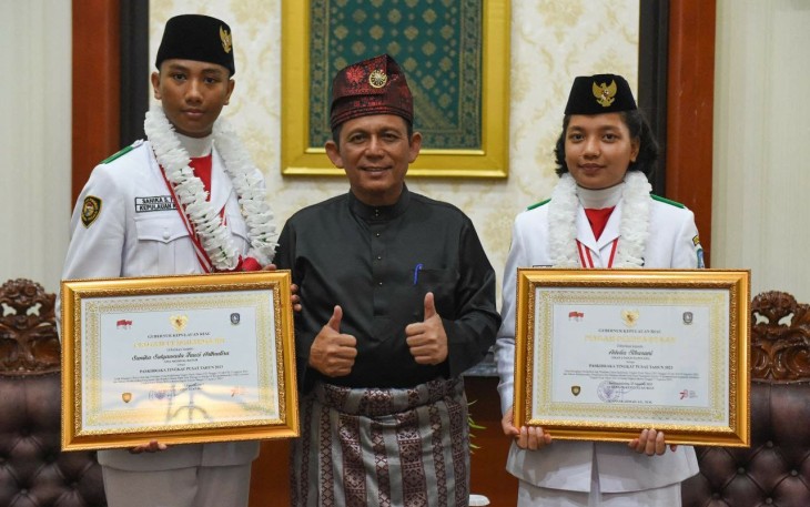 Gubernur Ansar saat Terima Dua Anggota Paskibraka Nasional Asal Kepri