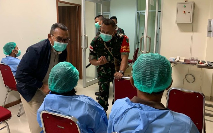 Dandim 1710/Mimika Dampingi Danrem 174/ATW Tinjau Baksos Operasi Katarak dan Bibir Sumbing