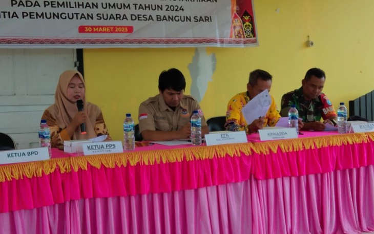 Babinsa Koramil Manuhing saaat Hadiri Kegiatan Rapat Pleno Terbuka Rekapitulasi Daftar Pemilih Hasil Pemutakhiran 