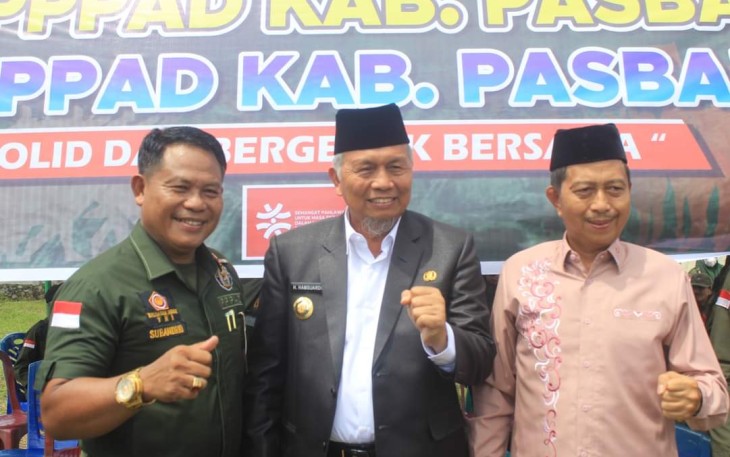 Bupati Hamsuardi dan Wabup Risnawanto Kunjungi Taman Makam Pahlawan Jambak 