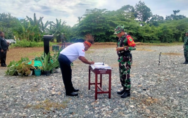 Bupati Kabupaten Manokwari Selatan, Markus Waran, S.T., M.Si., saat buka penyelenggaraan TMMD di Mansel.