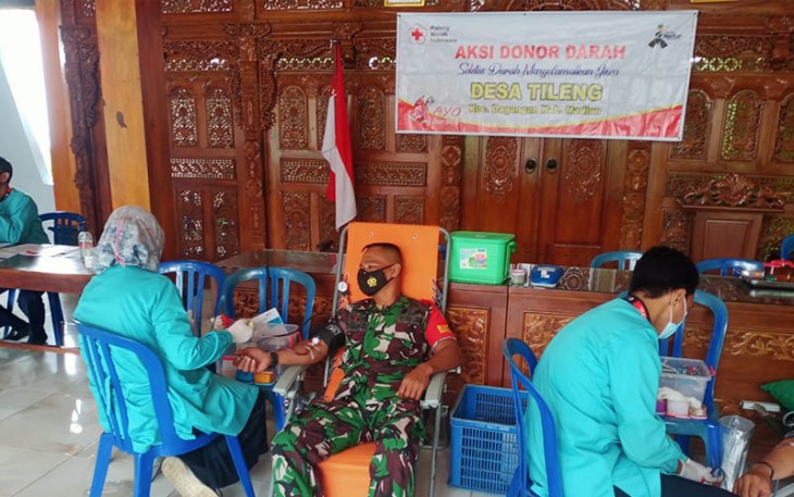 Babinsa Koramil Dagangan Lakukan Donor Darah