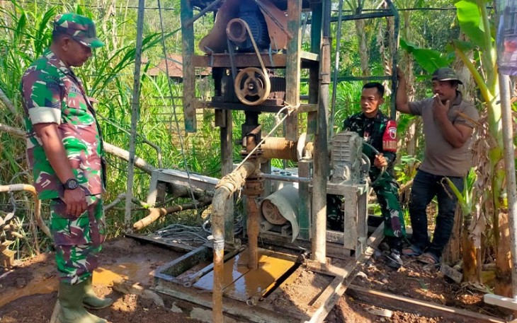 Kodim 0801/Pacitan Bantu Pembuatan Sumur Bor Untuk Warga