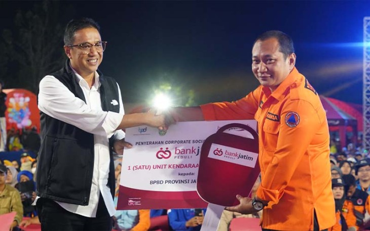 CSR diserahterimakan di Lapangan Ngutoronadi Kabupaten Magetan, penyerahan CSR dilakukan secara simbolis oleh Direktur Kepatuhan Bank Jatim Tonny Prasetyo kepada Kepala Pelaksana (Kalaksa) BPBD Jawa Timur Gatot Soebroto
