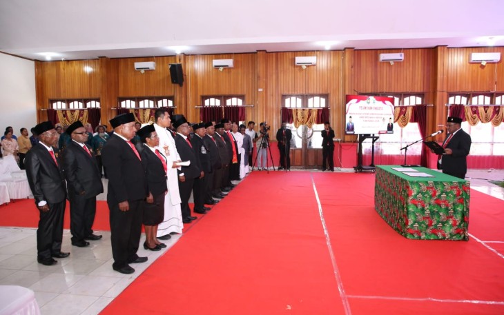Wamendagri Resmi Lantik Anggota Pokja Agama MRP Provinsi Papua Tengah