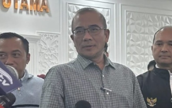 Ketua Komisi Pemilihan Umum RI Hasyim Asy’ari Saat Sedang Melakukan Pemantauan Logistik Pemilu 2024 di Denpasar, Bali Rabu (13/12/23) malam