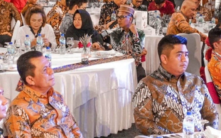 Bersama gubernur Prov Kepri dan Bupati Bintan Roby Kurniawan SPWK saat menyaksikan sambutan