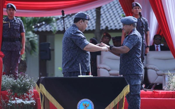 Upacara Penyerahan Pataka BNN RI dari Pejabat Lama, Komjen Pol (P) Prof. Dr. Petrus Reinhard Golose, kepada pejabat baru Irjen Pol. Marthinus Hukom, S.I.K., M.Si, di Lapangan Pusat Pengembangan Sumber Daya Manusia (PPSDM) BNN Lido, Bogor, Jawa Barat, pada Selasa (12/12) kemarin.