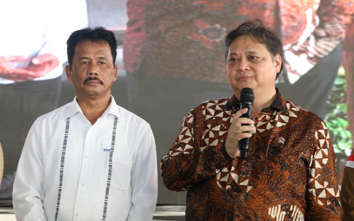 Menko Airlangga Hartarto saat bersama Kepala Badan Pengusahaan Batam (BP Batam).