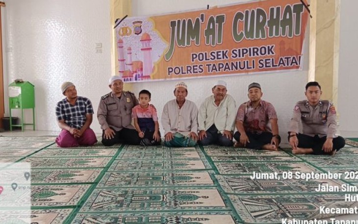Sejumlah personel Polsek Sipirok tampung keluhan warga terkait bisingnya suara knalpot blong saat program Jumat Curhat di Masjid Al Qosim, Jumat (8/9/2023) siang. Polsek Sipirok, berkomitmen untuk tampung segala keluhan warga yang membuat resah, termasuk knalpot blong.