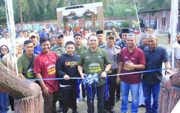 Pemotongan Pita oleh Bupati Labuhanbatu dr. H. Erik Adtrada Ritonga, MKM.