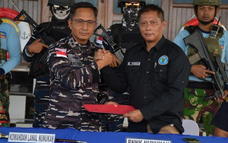 Tim Gabungan TNI AL yaitu Tim Second Fleet Quick Response (SFQR) Lanal Nunukan dan Pos TNI AL (Posal) Sei Pancang berhasil menggagalkan upaya penyelundupan 3.300 gram narkoba jenis Sabu-sabu di Perairan Sebatik, Kalimantan Utara, Senin (25/12)