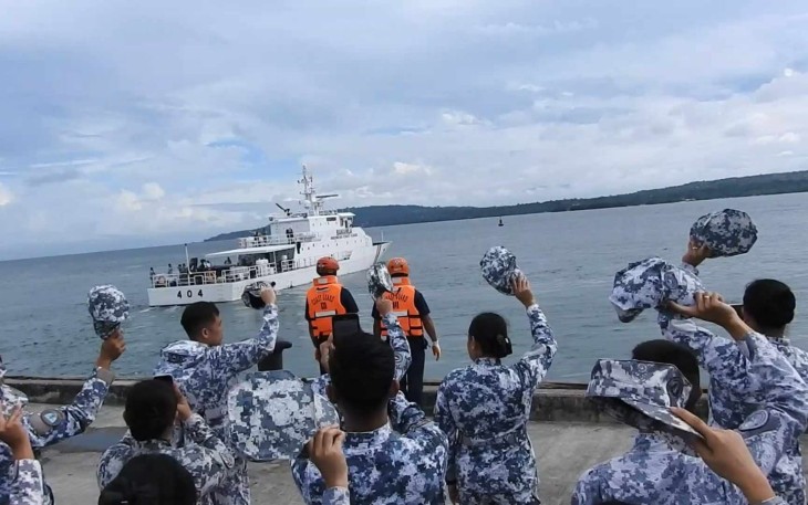 KN Gajah Laut-404 Bakamla RI Tinggalkan Filipina