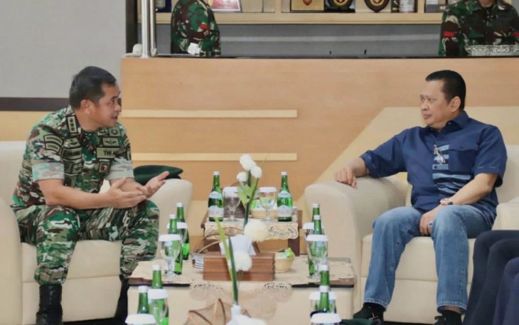 Ketua MPR RI sekaligus Wakil Ketua Umum Partai Golkar Bambang Soesatyo dan Kepala Staf TNI Angkatan Darat Jenderal Maruli Saat Masih Menjabat Sebagai Pangkostrad 