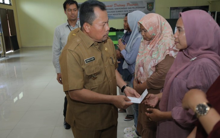 Pemerintah Kabupaten Asahan Serahkan Buku Tabungan Pinjaman Bergulir