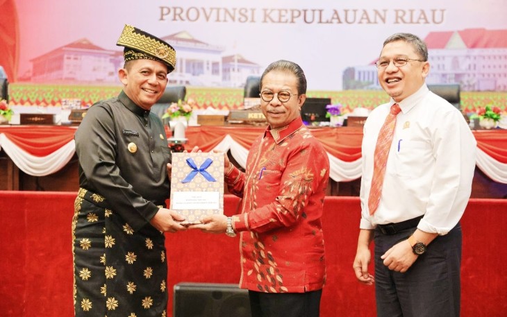 Gubernur Ansar Ahmad pada Rapat Paripurna DPRD Kepri
