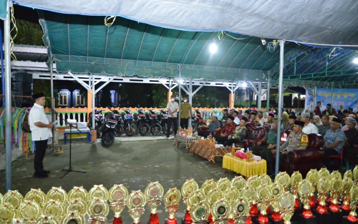 Bupati Batu Bara saat menutup MTQ - V tingkat Kecamatan Datuk Tanah Datar, Sabtu (04/03/2023). 