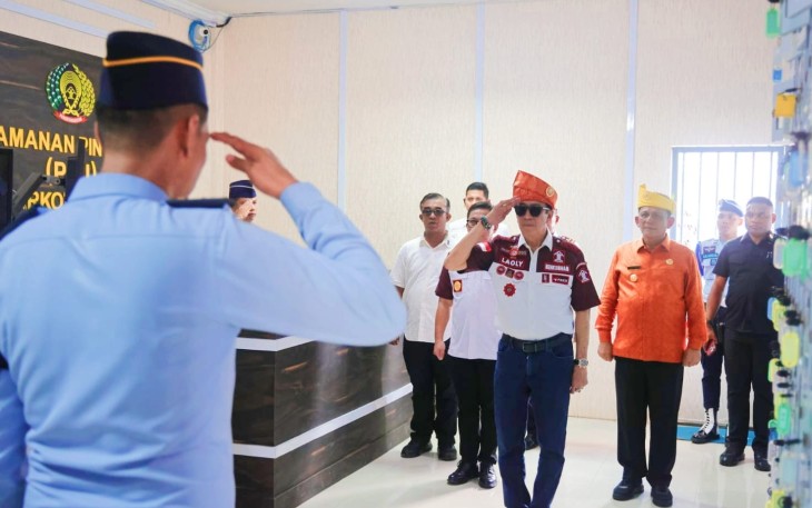 Menkumham RI Yasonna Laoly Kunjungi Warga Binaan Lapas Narkotika Kelas II Tanjungpinang
