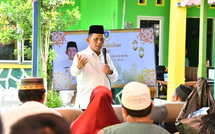 Gubernur Kepulauan Riau H Ansar Ahmad 