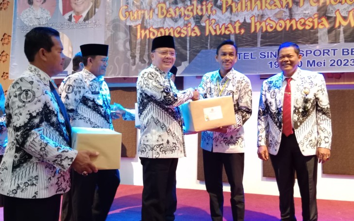 Gubernur Rohidin Apresiasi Eksistensi PGRI Berikan Perlindungan Profesi Guru