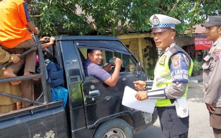 Personel Pos Lantas Padang Bolak menggelar Operasi Patuh Toba 2023