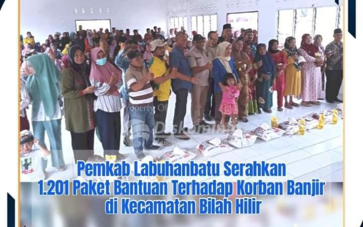 Pemkab Labuhanbatu saat Berikan Bantuan Sembako kepada masyarakat Bilah Hilir Korban Banjir 