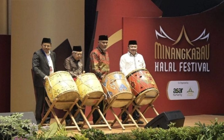 Wapres K.H. Ma’ruf Amin ketika meresmikan Pembukaan “Minangkabau Halal Festival” di Auditorium Universitas Negeri Padang, Jl. Prof. Dr. Hamka, Air Tawar Bar., Kec. Padang Utara, Kota Padang, Sumtra Barat (Sumbar), Jumat (08/09/2023).