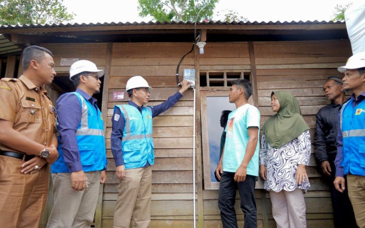 Bantuan Pasang Listrik dari Donasi Pegawai PLN
